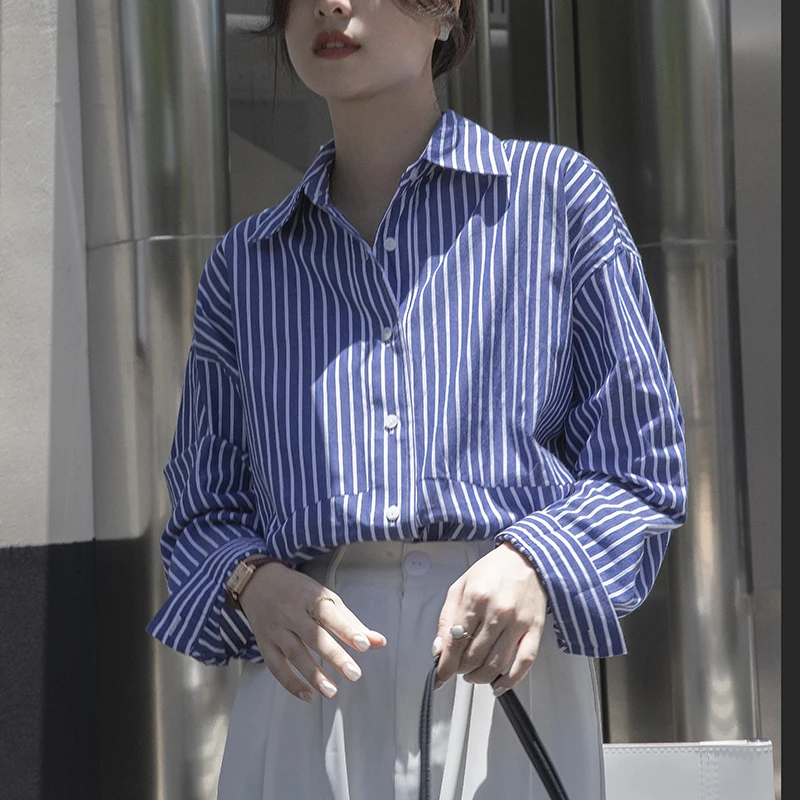 Spring Autumn Vintage Striped Women's Blouse 2025 New Blue Long Sleeve Single Breasted Korean Casual Loose Office Shirts Female
Spring Autumn Vintage Striped Women's Blouse 2025 New Blue Long Sleeve Single Breasted Korean Casual Loose Office Shirts Female