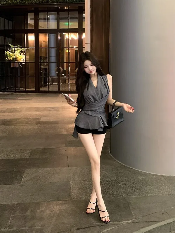 Slim Fit V-Ne Svel Vest Women's Summer Faion ey Color Design Sense Cross Sle Casual Sweet Sle Top
Slim Fit V-Ne Svel Vest Women's Summer Faion ey Color Design Sense Cross Sle Casual Sweet Sle Top