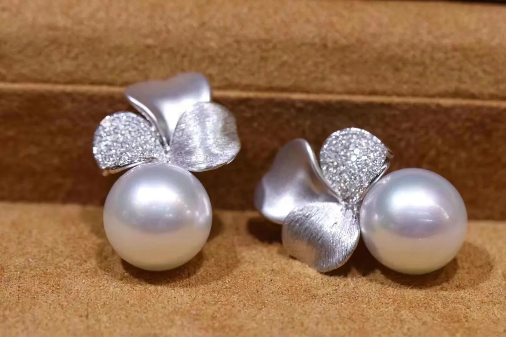 MJ Pearl Earrings Fine Jewelry 925 Sterling Silver Round 10-11mm Nature Fresh Water White Pearls Drop Dangle Earrings Present
MJ Pearl Earrings Fine Jewelry 925 Sterling Silver Round 10-11mm Nature Fresh Water White Pearls Drop Dangle Earrings Present