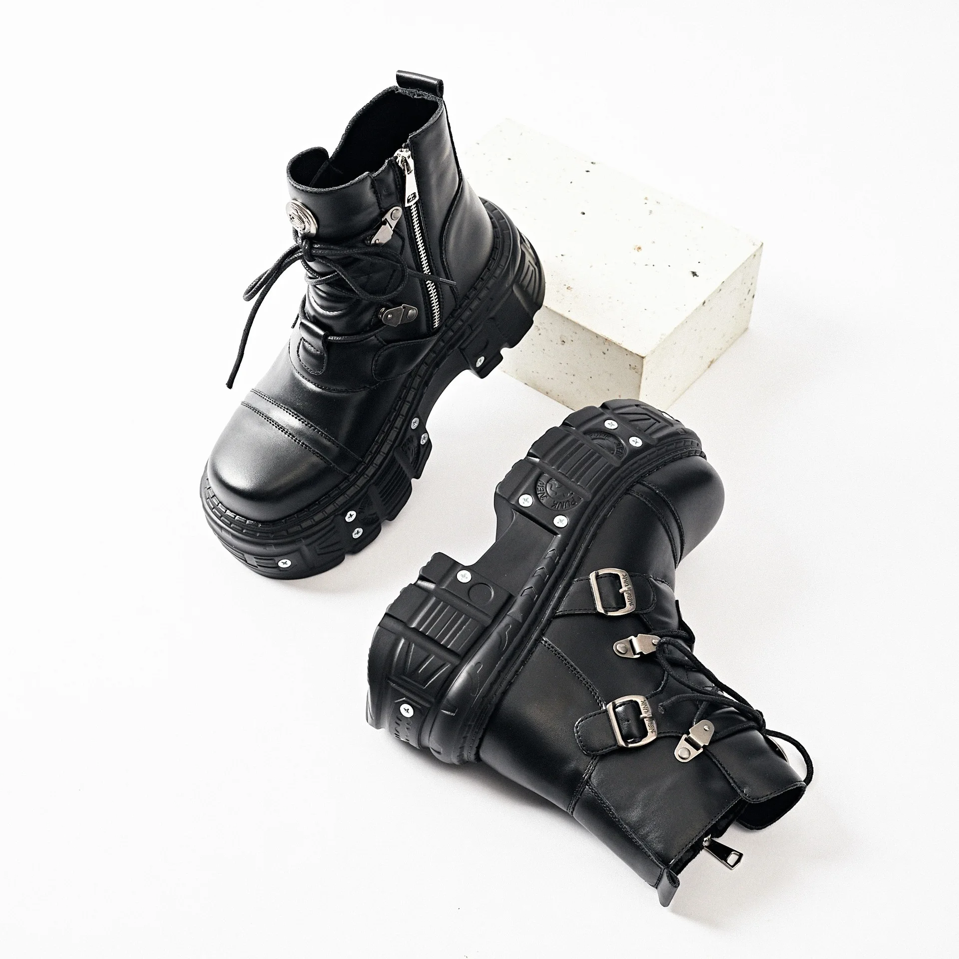 2024 New Women Style Goth Style Locomotive Punk Platform Niche Boots Men Sneakers Shoes Men
2024 New Women Style Goth Style Locomotive Punk Platform Niche Boots Men Sneakers Shoes Men