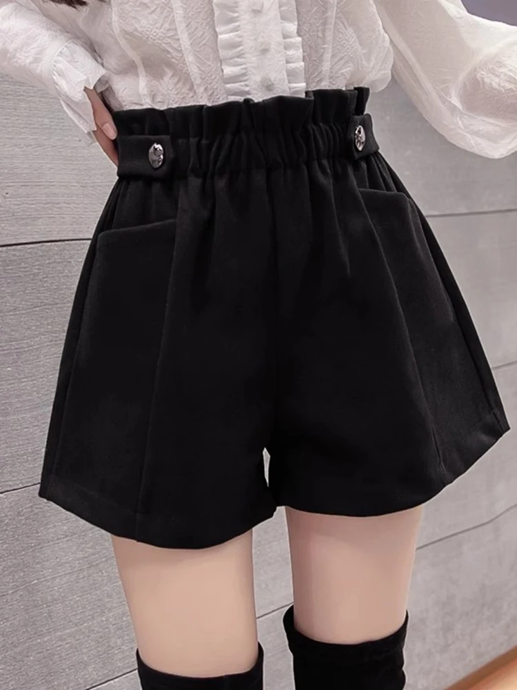 Woolen shorts women in autumn and winter new flower buds high waist and wide legs A-line casual solid bottom boots shorts
Woolen shorts women in autumn and winter new flower buds high waist and wide legs A-line casual solid bottom boots shorts