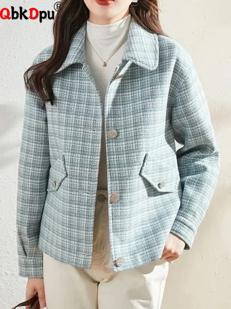 Синие шерстяные пальто в клетку, корейская мода, однобортная верхняя одежда с лацканами, женские повседневные шерстяные куртки с длинными рукавами
Синие шерстяные пальто в клетку, корейская мода, однобортная верхняя одежда с лацканами, женские повседневные шерстяные куртки с длинными рукавами