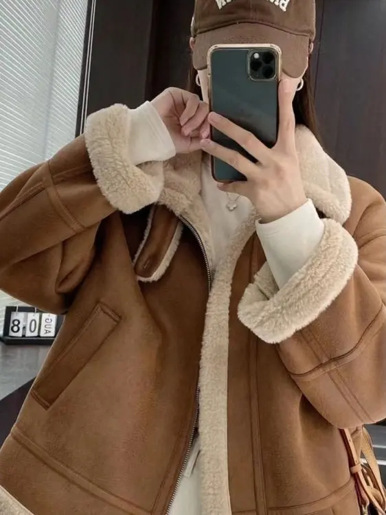 Korean Sle Women's Thiened Warmth Lamb Fur Jaet Loose Design Inteated Leather And Fur Cotton Coat Spring New Arrival
Korean Sle Women's Thiened Warmth Lamb Fur Jaet Loose Design Inteated Leather And Fur Cotton Coat Spring New Arrival