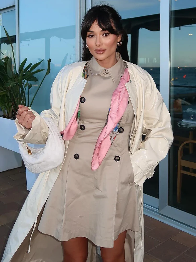 TRAFZA Female 2025 Summer New Khaki Turn-Down Collar Pockets Sleeveless Dress Female Fashion Casual Double-Breasted Mini Dress
TRAFZA Female 2025 Summer New Khaki Turn-Down Collar Pockets Sleeveless Dress Female Fashion Casual Double-Breasted Mini Dress