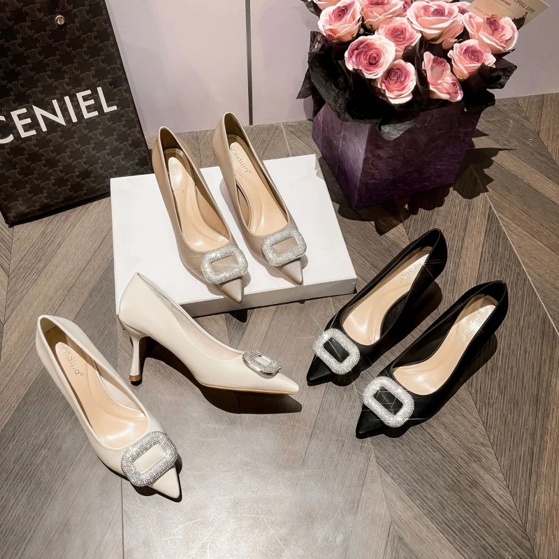 Women's high-heeled shoes 2024 new model, commuter style, small square diamond buckle, versatile and elegant pointed-toe single
Women's high-heeled shoes 2024 new model, commuter style, small square diamond buckle, versatile and elegant pointed-toe single