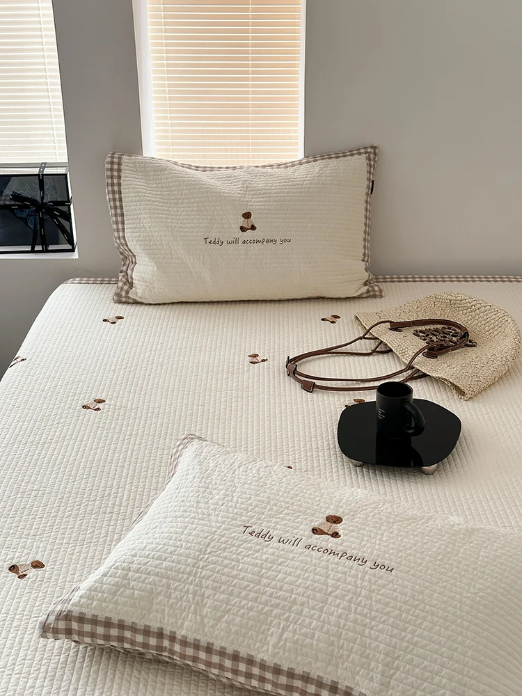 Bear Stuffed Tee-Piece Cotton Quilt Cover Set Embroidered Cartoon Stitching Bfle Box Comforter All Seasons Universal
Bear Stuffed Tee-Piece Cotton Quilt Cover Set Embroidered Cartoon Stitching Bfle Box Comforter All Seasons Universal