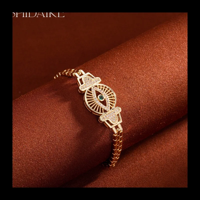 Times Guest Ближний Восток Популярный браслет Ювелирные изделия Циркон Инкрустация с узором Покрытие 18-каратного золота Цепочка для часов Фабрика
Times Guest Ближний Восток Популярный браслет Ювелирные изделия Циркон Инкрустация с узором Покрытие 18-каратного золота Цепочка для часов Фабрика