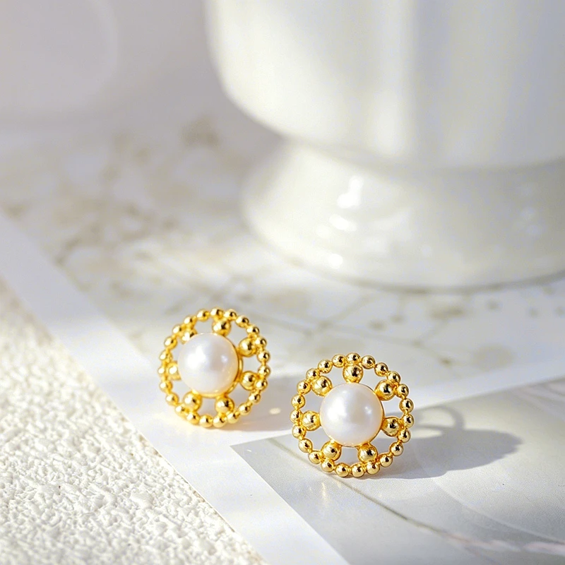925 Sterling Silver Earring Inlaid Natural Freshwater Pearl 18K Gold Plated Earrings Designed for the modern woman Jewelry Gift
925 Sterling Silver Earring Inlaid Natural Freshwater Pearl 18K Gold Plated Earrings Designed for the modern woman Jewelry Gift