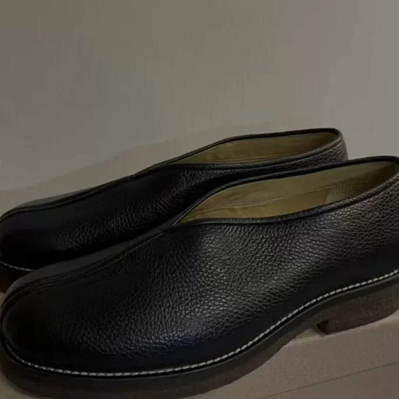 Pleated Shoes for Mens Round Toes Low Heels Sewing Lines Males Loafers Shallow Chassure Hommes Stitching Zapatos Hombre Solid
Pleated Shoes for Mens Round Toes Low Heels Sewing Lines Males Loafers Shallow Chassure Hommes Stitching Zapatos Hombre Solid