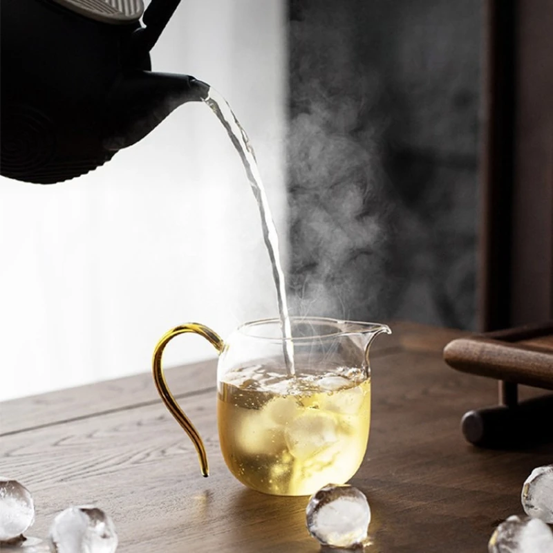 Glass fair cup with handle anti-scalding handmade transparent male cup high-grade high borosilicate heat-resistant tea dispenser
Glass fair cup with handle anti-scalding handmade transparent male cup high-grade high borosilicate heat-resistant tea dispenser