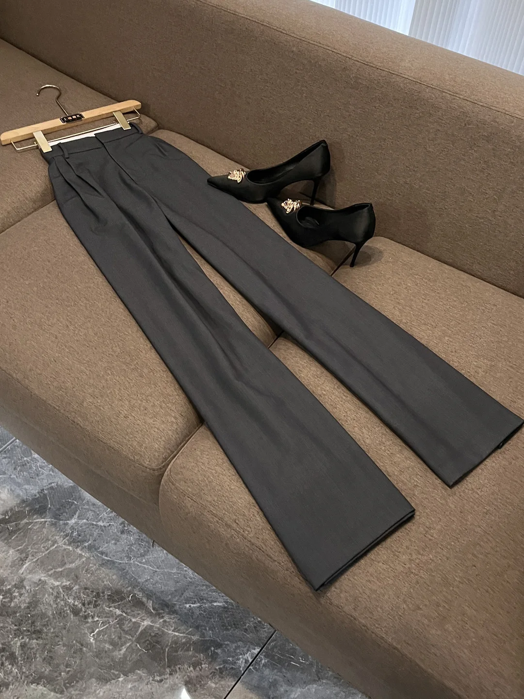 Новинка 2025 года, однотонный приталенный костюм, широкие брюки, женские брюки с двойной складкой и высокой талией X302, модная рабочая одежда
Новинка 2025 года, однотонный приталенный костюм, широкие брюки, женские брюки с двойной складкой и высокой талией X302, модная рабочая одежда