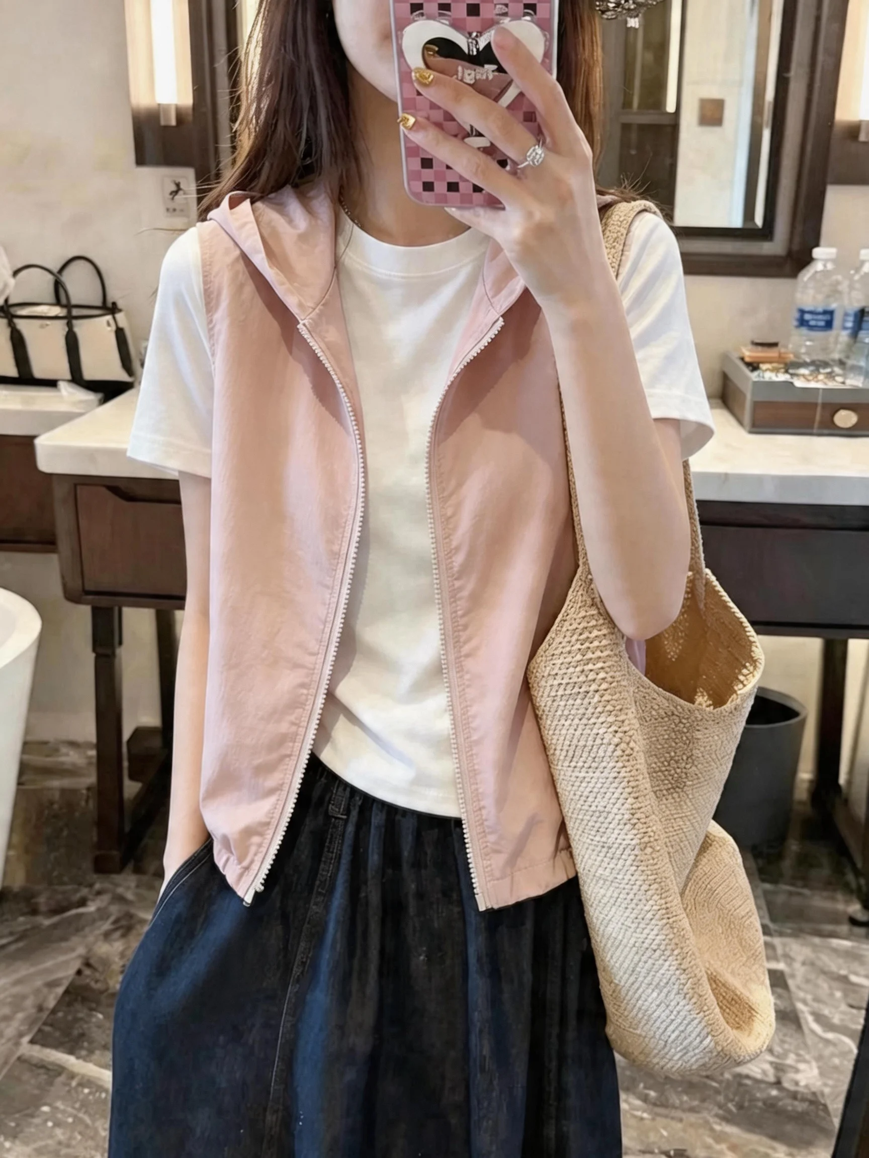 Spring Summer New Women's Casual Lightweight Loose Vest Sun Protection Outerwear Fashionable Workwear Straight Cut Zipper
Spring Summer New Women's Casual Lightweight Loose Vest Sun Protection Outerwear Fashionable Workwear Straight Cut Zipper