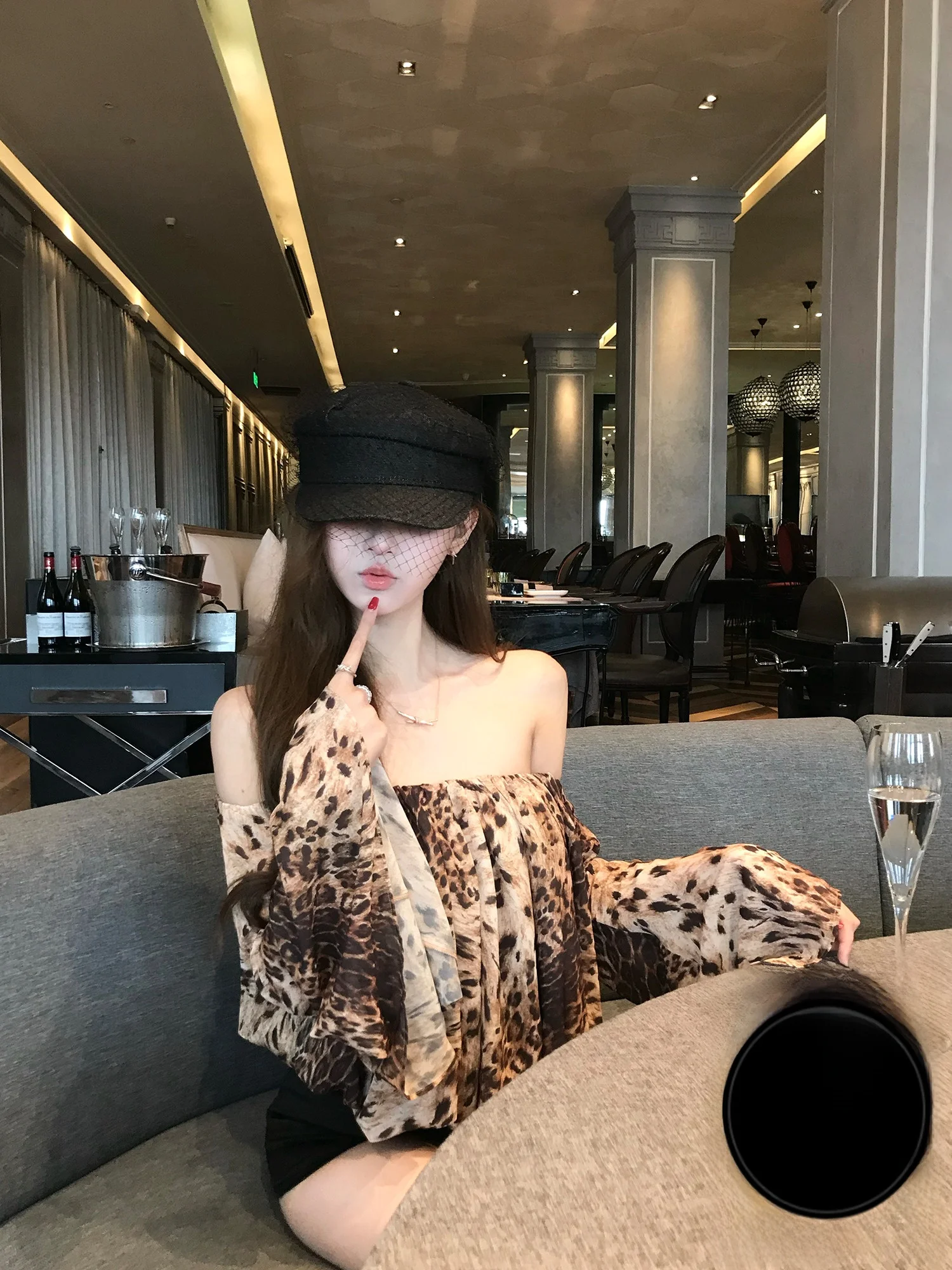 Женская блузка Kubiliv с одним открытым плечом, леопардовым принтом, расклешенными рукавами и длинными рукавами, для повседневной носки
Женская блузка Kubiliv с одним открытым плечом, леопардовым принтом, расклешенными рукавами и длинными рукавами, для повседневной носки