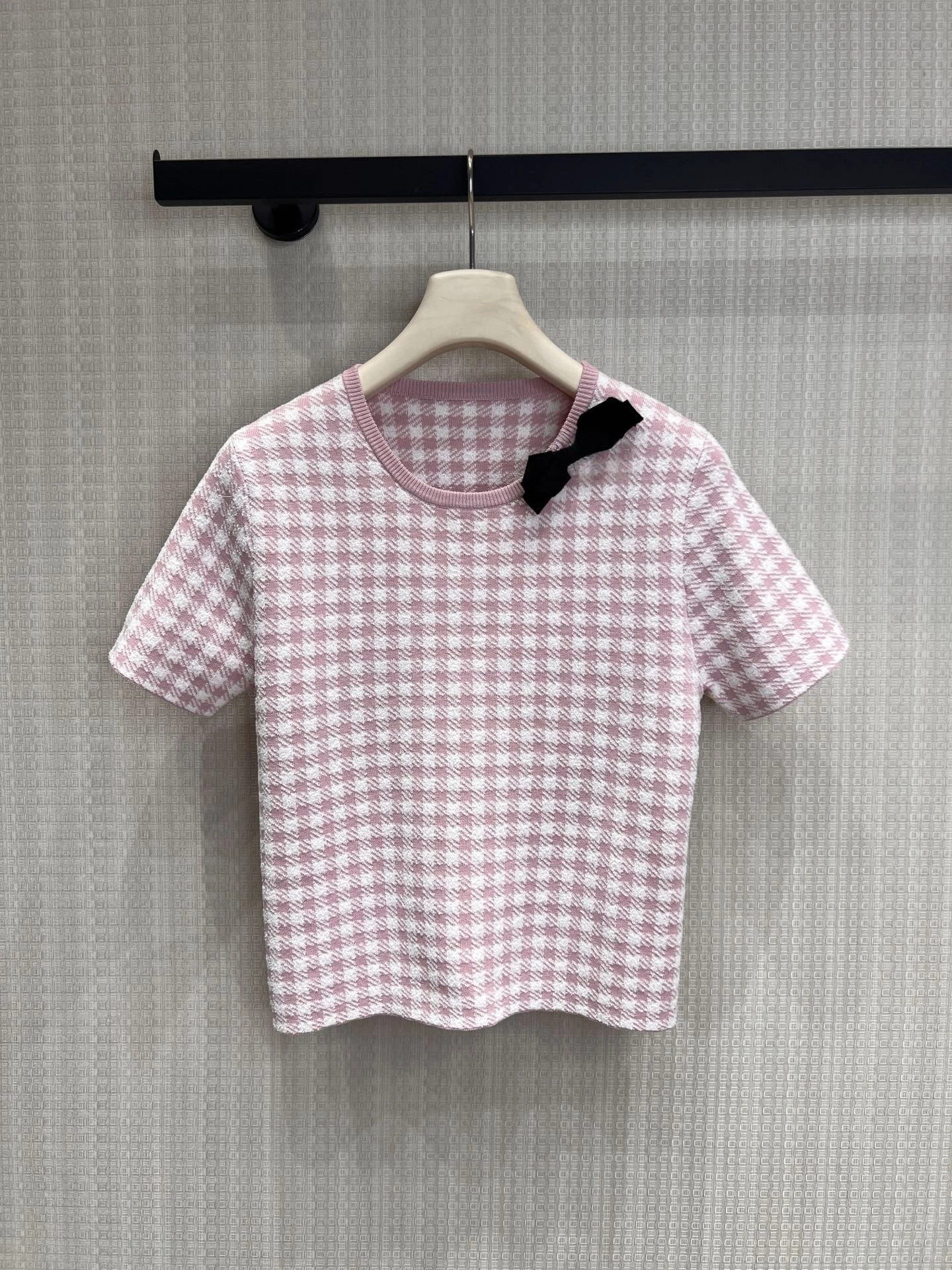 Elegant Pink And White Knitted Top with A-Line Skirt Knot High Waist Spring Fashion Set Women's Short Sleeve Ensemble
Elegant Pink And White Knitted Top with A-Line Skirt Knot High Waist Spring Fashion Set Women's Short Sleeve Ensemble