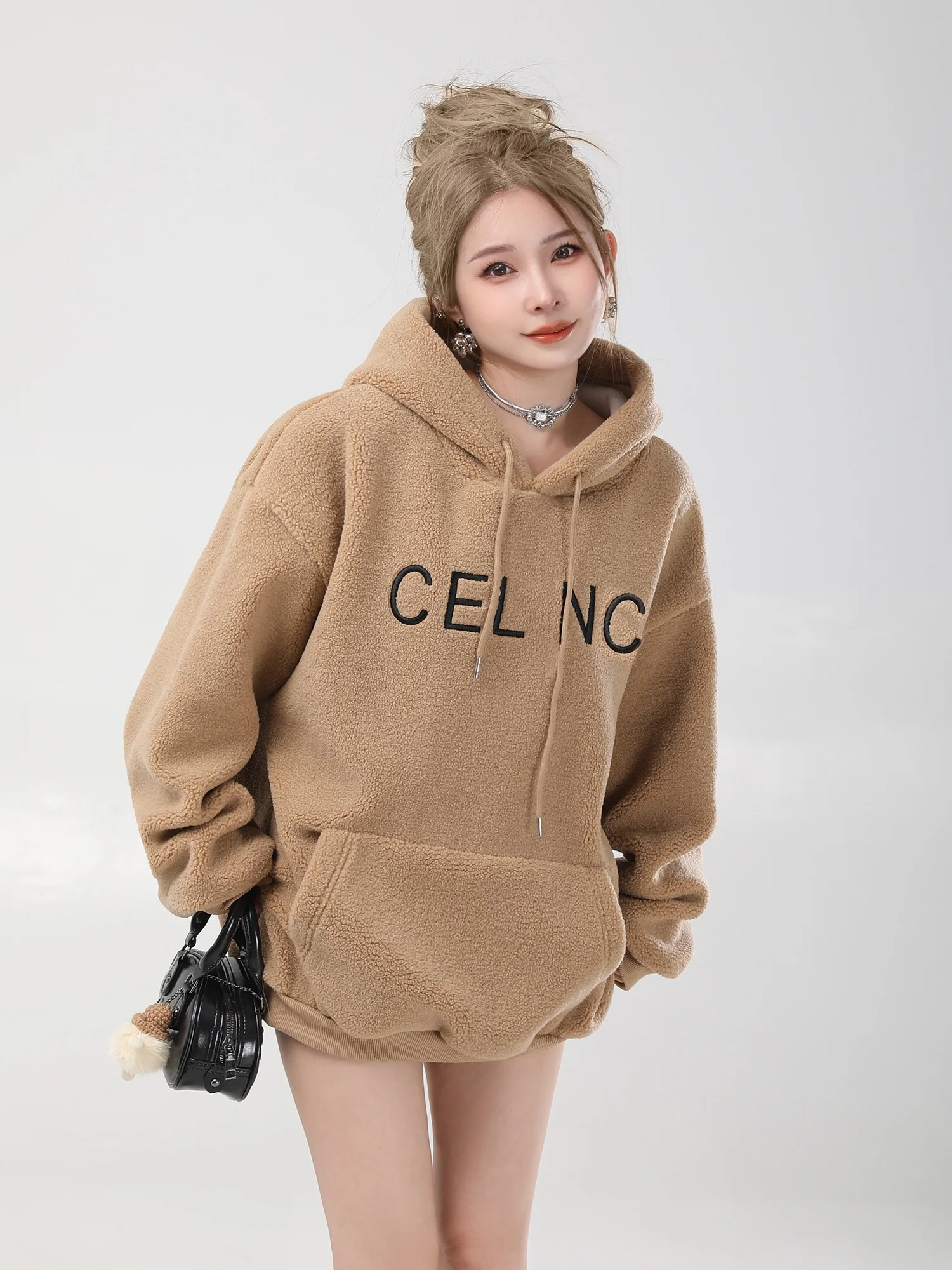 Женская толстовка с капюшоном Oversize Lazy Sle Thiened Fce, осень-зима, американский Sle-кенгуру, длинный свитшот с вышивкой...
Женская толстовка с капюшоном Oversize Lazy Sle Thiened Fce, осень-зима, американский Sle-кенгуру, длинный свитшот с вышивкой...