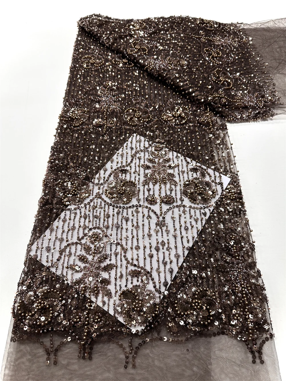 Африканская кружевная ткань с бусинами, 2022, высокое качество, роскошная кружевная ткань с блестками, французская нигерийская сетчатая кружевная ткань для шитья вечернего платья 
Африканская кружевная ткань с бусинами, 2022, высокое качество, роскошная кружевная ткань с блестками, французская нигерийская сетчатая кружевная ткань для шитья вечернего платья