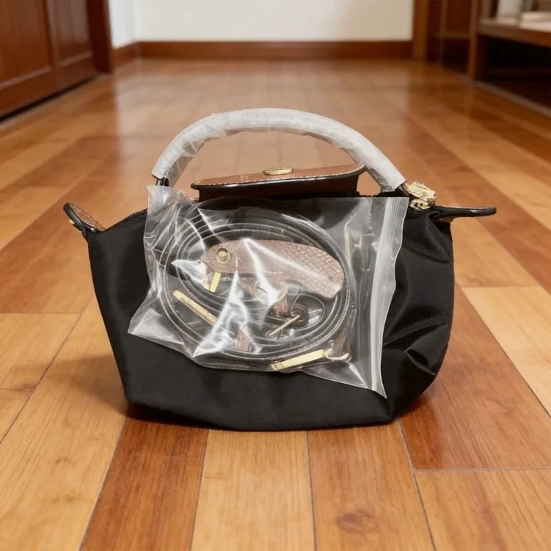1 set of high quality waterproof nylon shoulder bag for women LC, fashion detachable handbags, mini bag 20*5*11cm
1 set of high quality waterproof nylon shoulder bag for women LC, fashion detachable handbags, mini bag 20*5*11cm