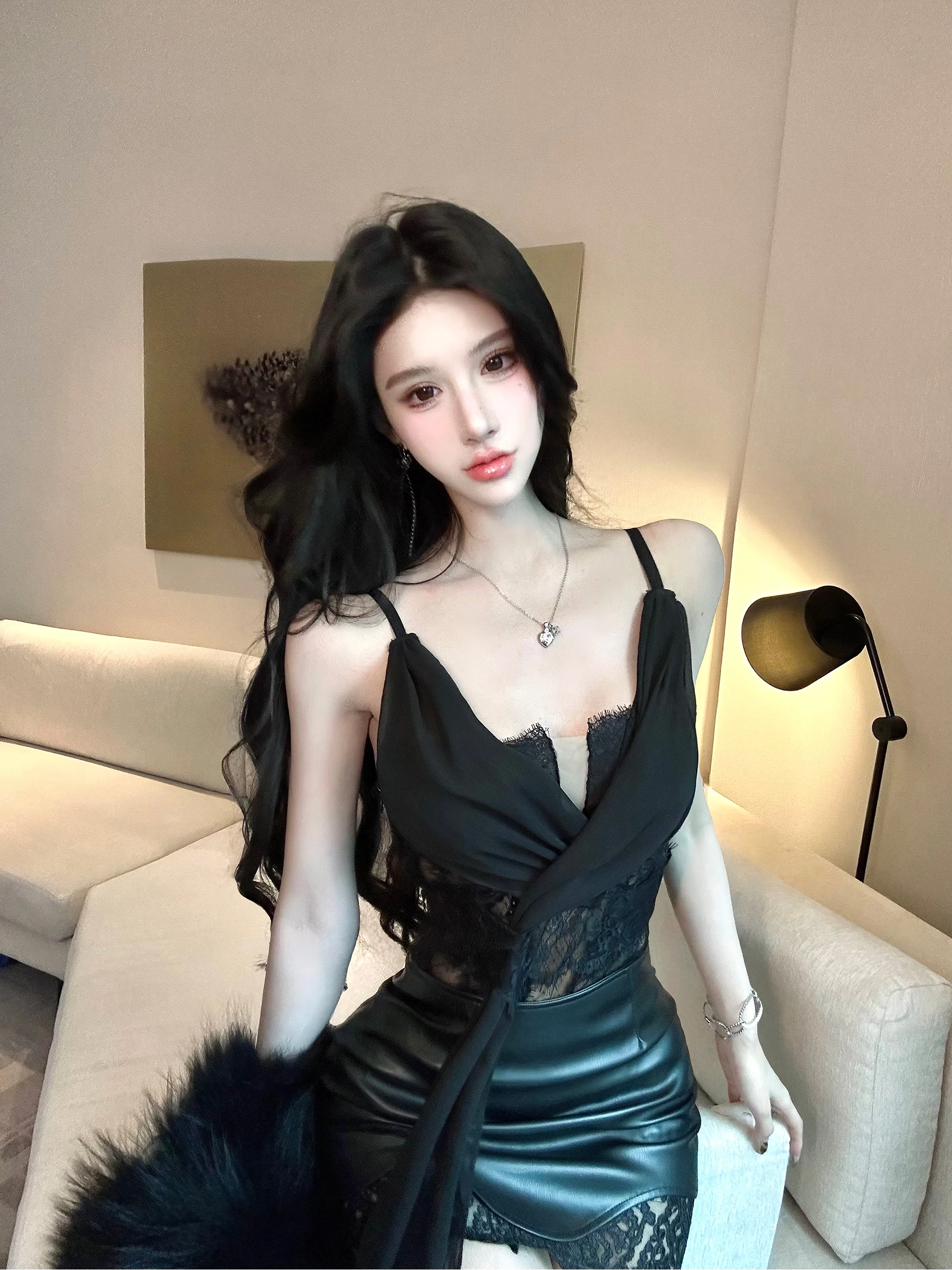 Spicy Girl Lace Patchwork Halter Top Skirt Two-Piece Set Women's Fashion Autumn Outfit Dustdip Club Chinese Brand
Spicy Girl Lace Patchwork Halter Top Skirt Two-Piece Set Women's Fashion Autumn Outfit Dustdip Club Chinese Brand
