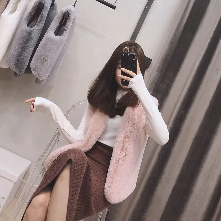 2023 Winter Women New Imitation Fur Vest Coats Female Faux Rex Rabbit Fur Plush Waistcoat Ladies V-neck Sleeveless Jackets Y443
2023 Winter Women New Imitation Fur Vest Coats Female Faux Rex Rabbit Fur Plush Waistcoat Ladies V-neck Sleeveless Jackets Y443