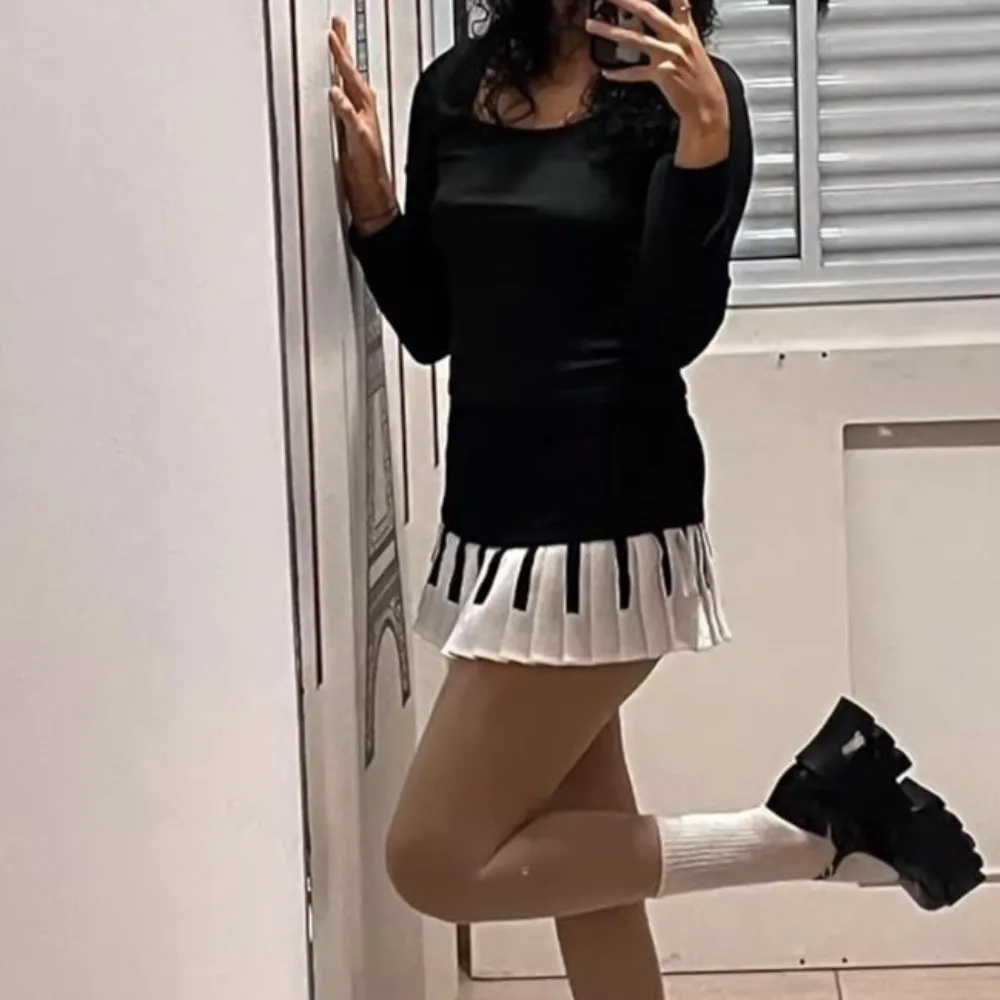 Elegant Black White Splicing Piano Skirt Slim Preppy Style Keyboard Pleated Skirt Korean Style JK Dress Short Skirt Business
Elegant Black White Splicing Piano Skirt Slim Preppy Style Keyboard Pleated Skirt Korean Style JK Dress Short Skirt Business