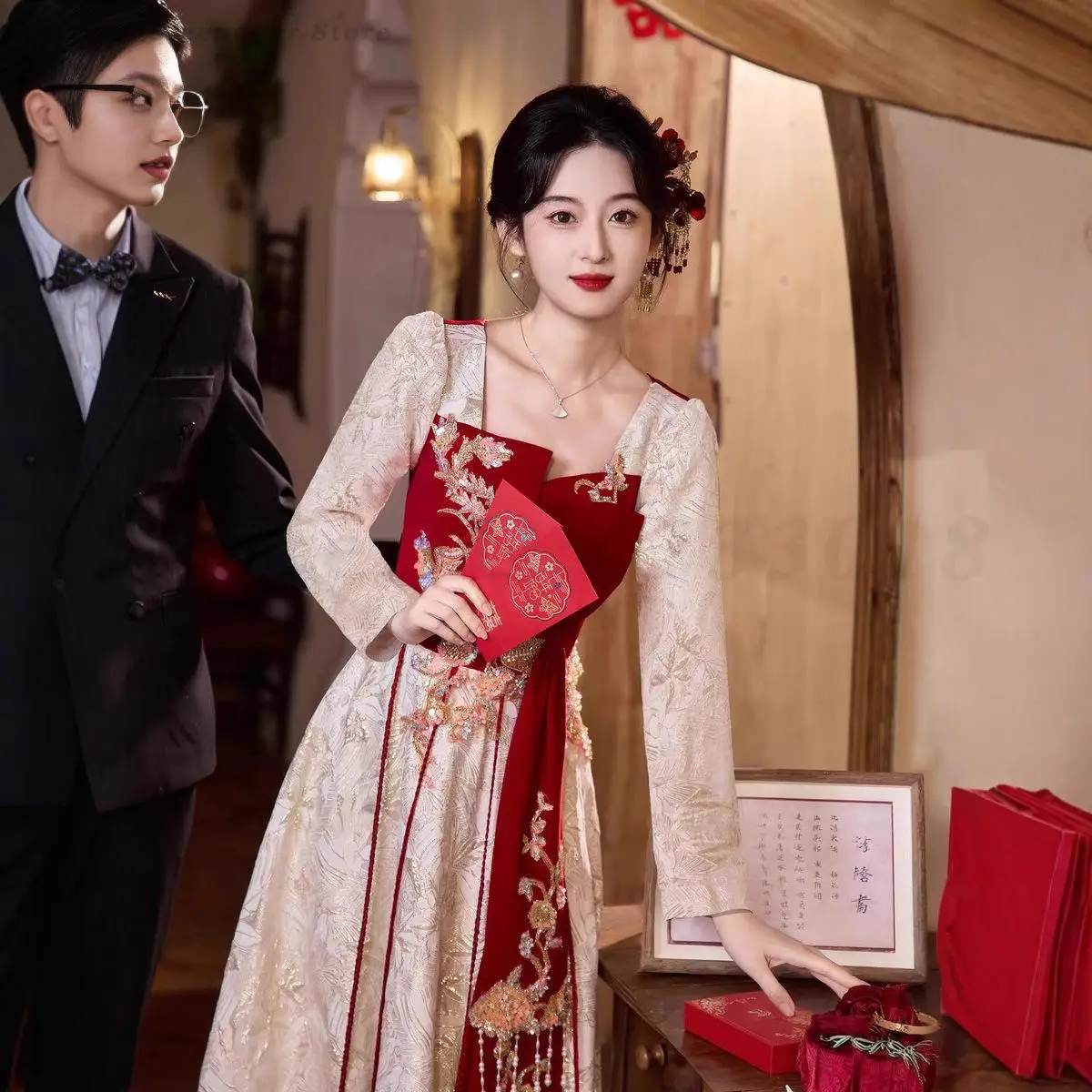 Свадебное платье, обручальное платье для тостов, женская одежда в китайском стиле, улучшенное Ципао, французское платье Cheongsam с квадратным воротником, Vestidos
Свадебное платье, обручальное платье для тостов, женская одежда в китайском стиле, улучшенное Ципао, французское платье Cheongsam с квадратным воротником, Vestidos