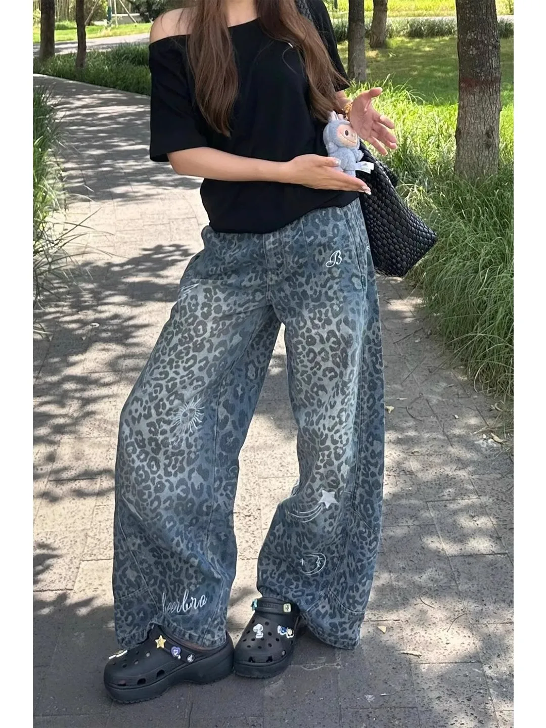 WCFCX STUDIO Vintage Leopard Print Jeans Women High Waisted Streetwear Casual Wide Leg Denim Pants Straight Baggy Jeans
WCFCX STUDIO Vintage Leopard Print Jeans Women High Waisted Streetwear Casual Wide Leg Denim Pants Straight Baggy Jeans