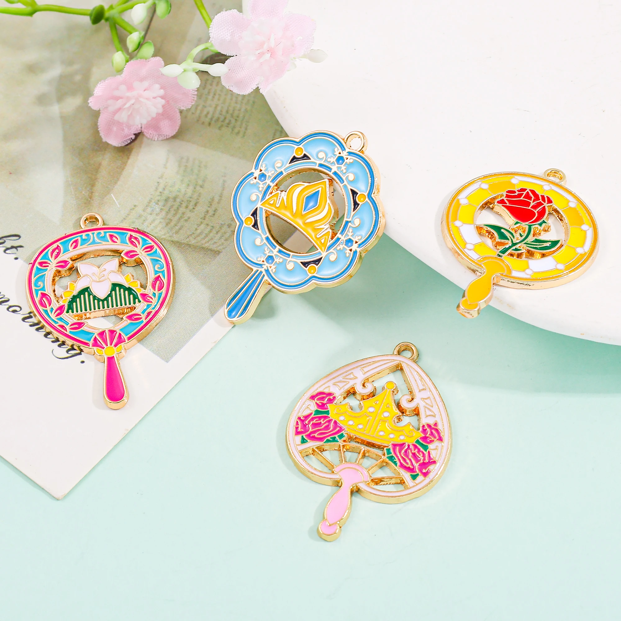 10 шт. изысканных разноцветных эмалевых подвесок в форме веера из сплава, полых, для изготовления браслетов и ожерелий своими руками
10 шт. изысканных разноцветных эмалевых подвесок в форме веера из сплава, полых, для изготовления браслетов и ожерелий своими руками