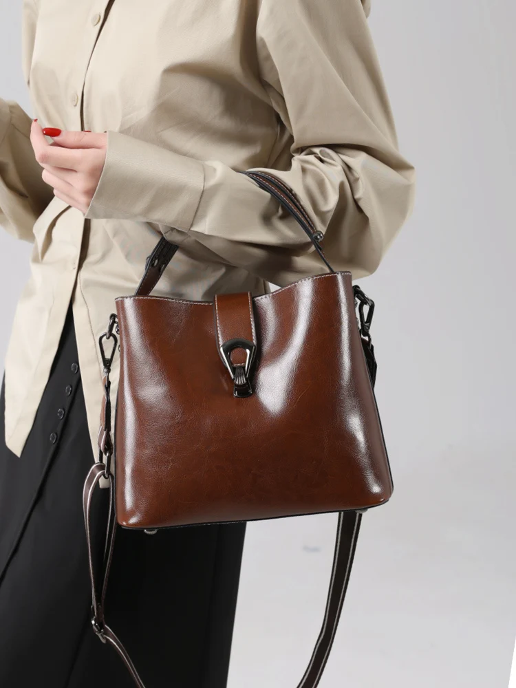 Ladies Cowhide Genuine Leather Bag Women's Retro Versatile Shoulder Handbag Female Commuting Underarm Bucket Crossbody Bags New
Ladies Cowhide Genuine Leather Bag Women's Retro Versatile Shoulder Handbag Female Commuting Underarm Bucket Crossbody Bags New