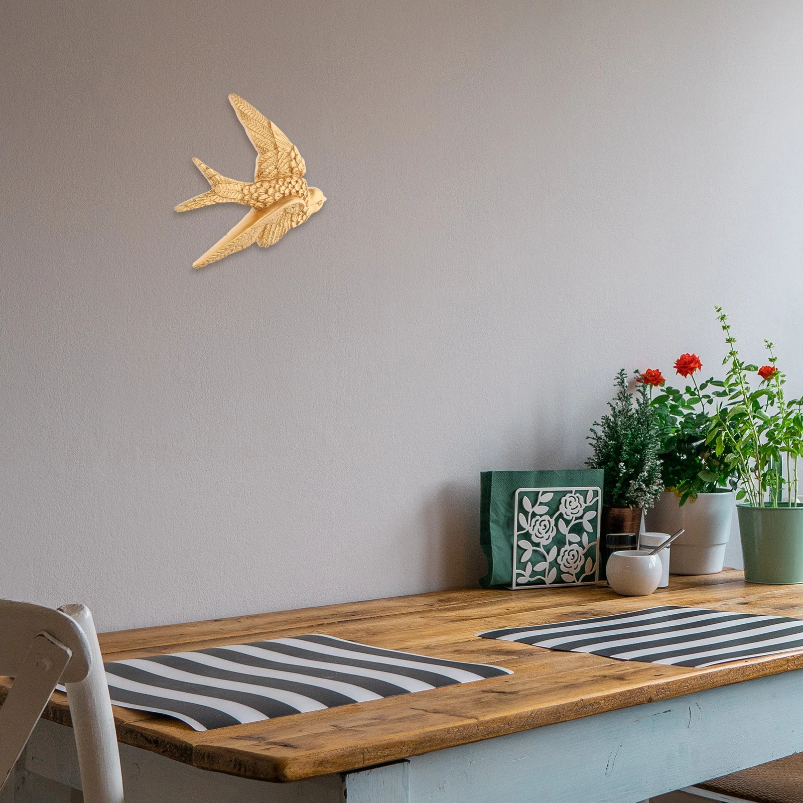 Resin Swallow Art For Living Room Bedroom Dining Room Bird Sculpture Ornament Home Animal Wall Hanging Decoration Small Wall
Resin Swallow Art For Living Room Bedroom Dining Room Bird Sculpture Ornament Home Animal Wall Hanging Decoration Small Wall