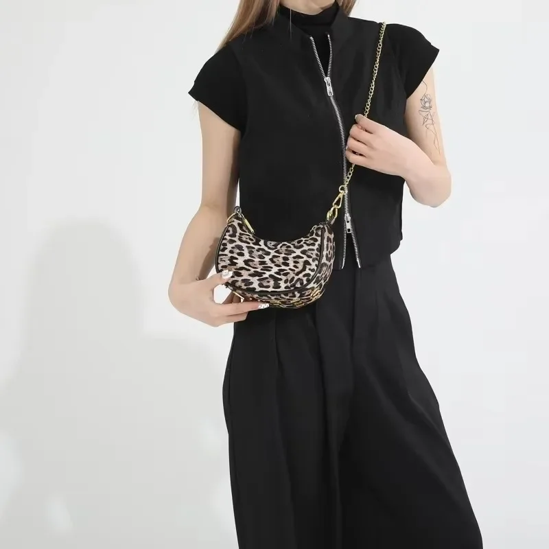 High Quality Casual Interior Compartment Shoulder Bags Crescent Shaped Bags for Women Interior Zipper Pocket Pu Women's Handbags
High Quality Casual Interior Compartment Shoulder Bags Crescent Shaped Bags for Women Interior Zipper Pocket Pu Women's Handbags