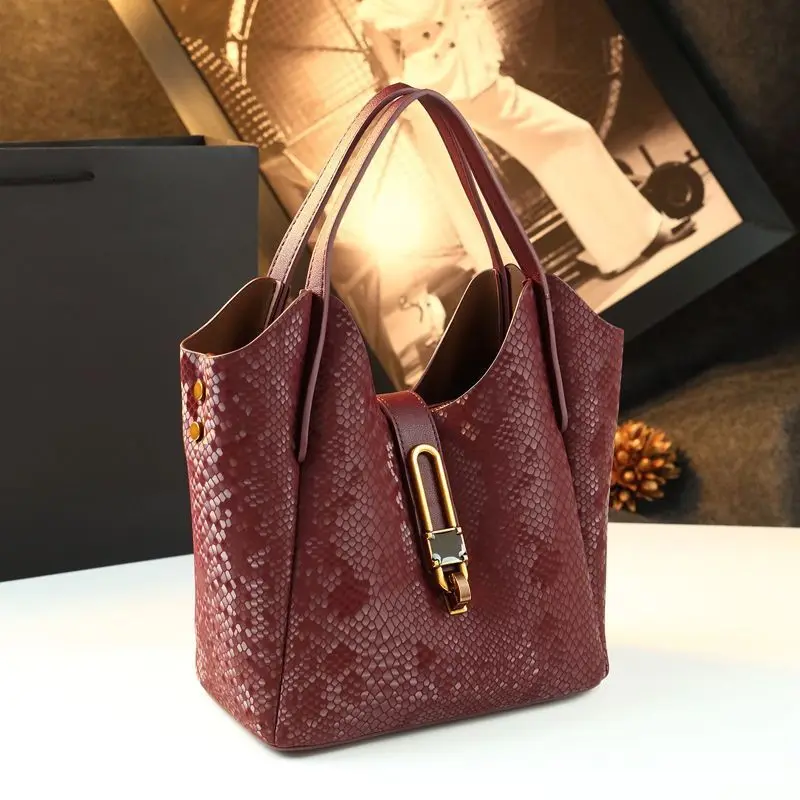 Luxury Designer Brand New High Quality Fashion Snake Pattern Shoulder Bag Women's Large Capacity Tote Handbag Free Shipping
Luxury Designer Brand New High Quality Fashion Snake Pattern Shoulder Bag Women's Large Capacity Tote Handbag Free Shipping