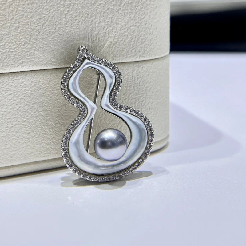 SGARIT Zircon Gourd Shape Brooch Natural Seawater Grey Pearl Women Lapel Pins Luxury Brooches Elegant Gift for Women
SGARIT Zircon Gourd Shape Brooch Natural Seawater Grey Pearl Women Lapel Pins Luxury Brooches Elegant Gift for Women