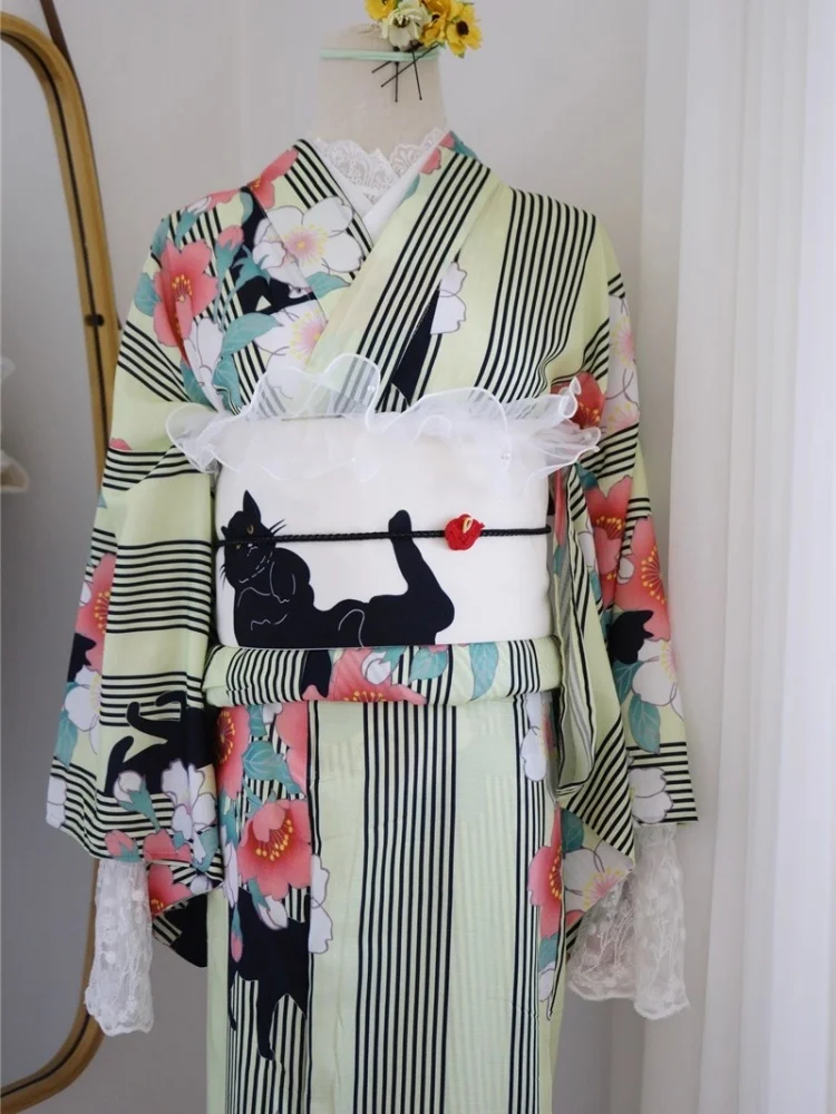 Vintage Japanese Kimono Yukata for Women Traditional Soft Polyester Chemical Fiber Wearable Soft Skin-Friendly Foldable Design
Vintage Japanese Kimono Yukata for Women Traditional Soft Polyester Chemical Fiber Wearable Soft Skin-Friendly Foldable Design