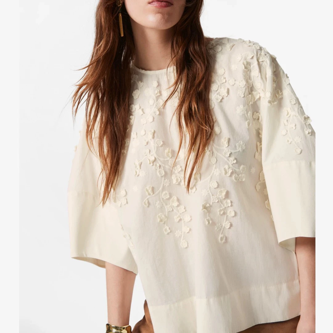 Casual Embroidered round Neck Short Sleeve Shirt Women's Loose Fit Fashionable Versatile Summer Top Commute Style Pure Color
Casual Embroidered round Neck Short Sleeve Shirt Women's Loose Fit Fashionable Versatile Summer Top Commute Style Pure Color