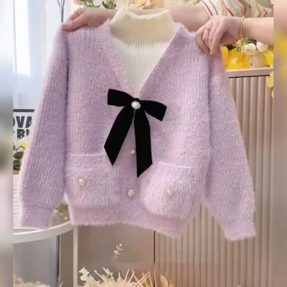 Girls Bow Tie Pullover Sweater Autumn and Winter New Children's Soft Imitation Mink Fur Casual High Neck Sweater
Girls Bow Tie Pullover Sweater Autumn and Winter New Children's Soft Imitation Mink Fur Casual High Neck Sweater