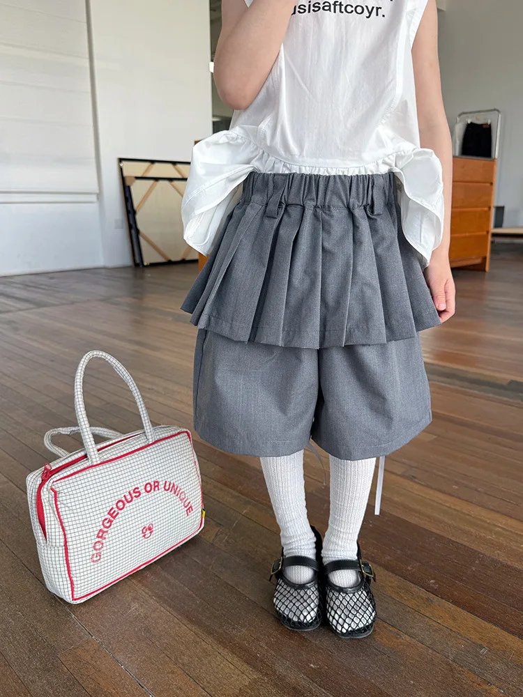 2025 Summer New Girls Pleated Pantskirt Solid Children Shorts Cotton Loose Girls Gray Suit Pants Fashion Kids Casual Shorts
2025 Summer New Girls Pleated Pantskirt Solid Children Shorts Cotton Loose Girls Gray Suit Pants Fashion Kids Casual Shorts