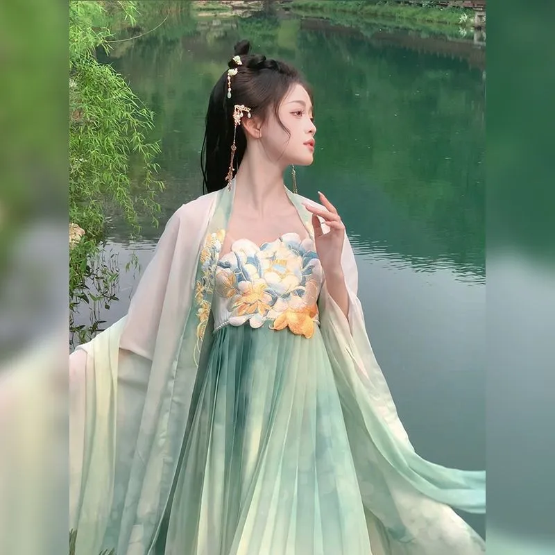 New Hanfu female Chebula skirt big sleeve shirt embroidery ancient style daily
New Hanfu female Chebula skirt big sleeve shirt embroidery ancient style daily
