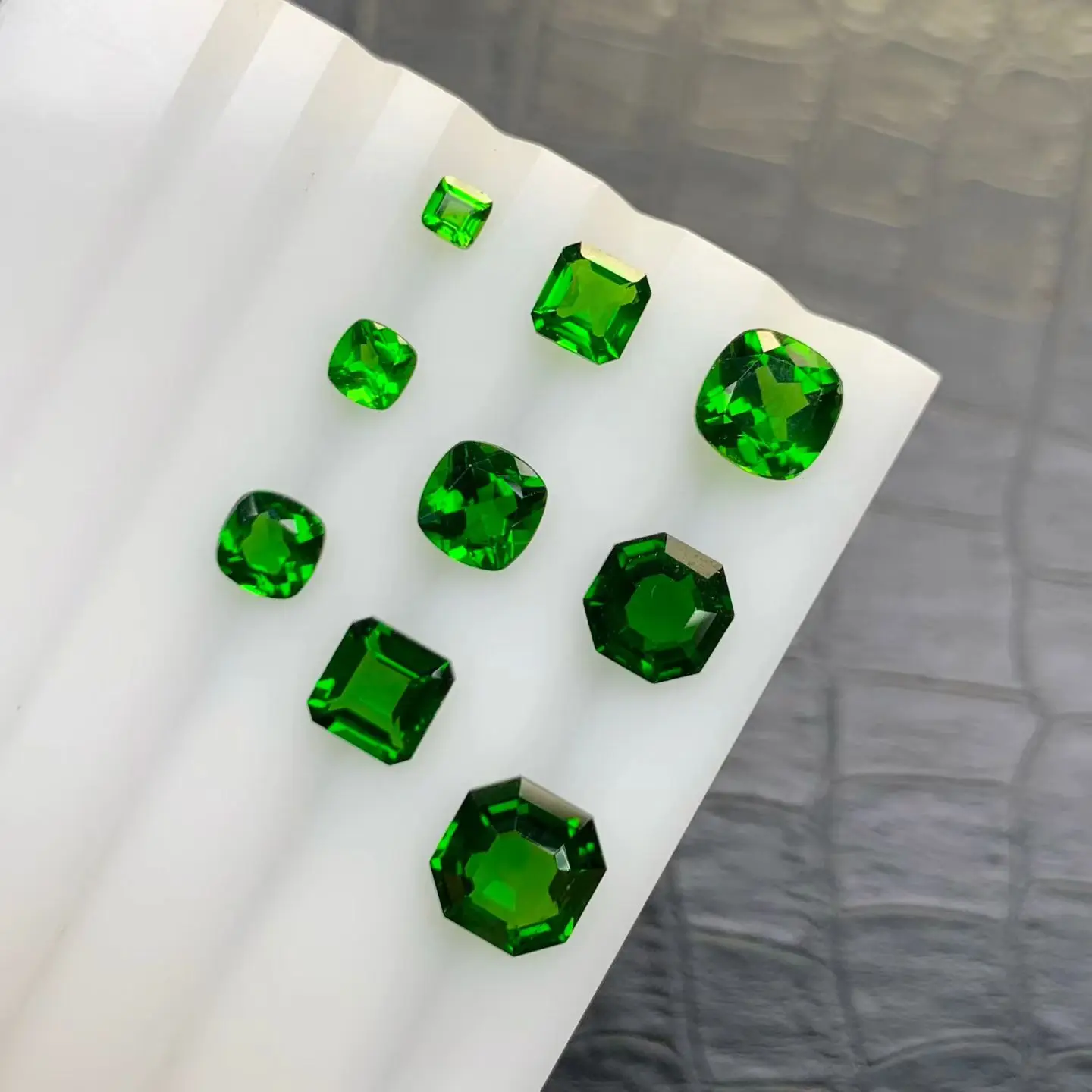 Cushion Cut Natural Diopside Loose Gemstone Whole Sale Price Asscher Shape Genuine Diopside for Jewelry Shop
Cushion Cut Natural Diopside Loose Gemstone Whole Sale Price Asscher Shape Genuine Diopside for Jewelry Shop