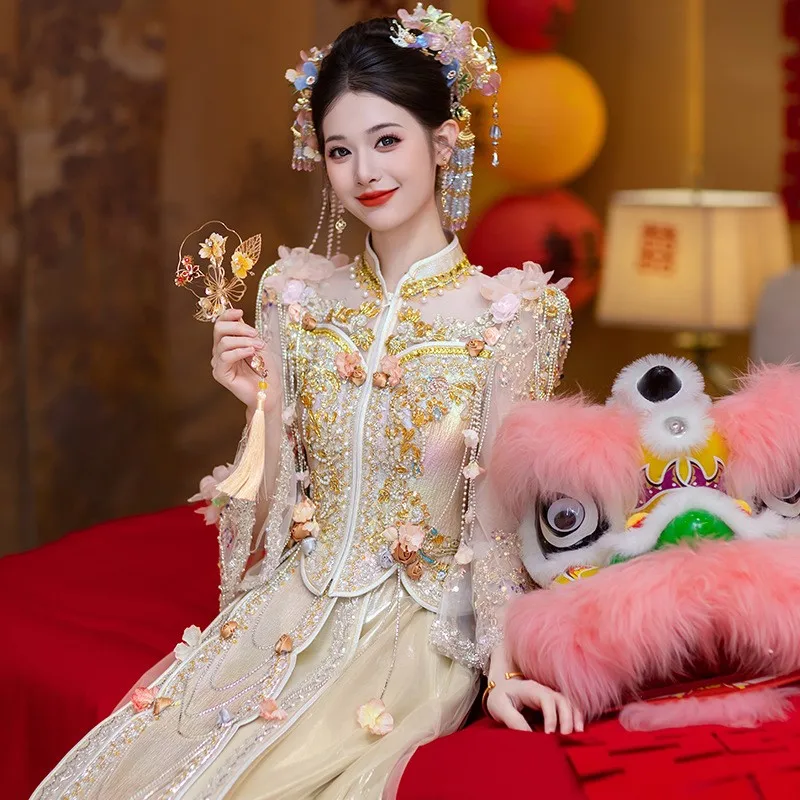 Champagne Gold Heavy Industry's new Chinese-style dragon and phoenix gown wedding dress
Champagne Gold Heavy Industry's new Chinese-style dragon and phoenix gown wedding dress