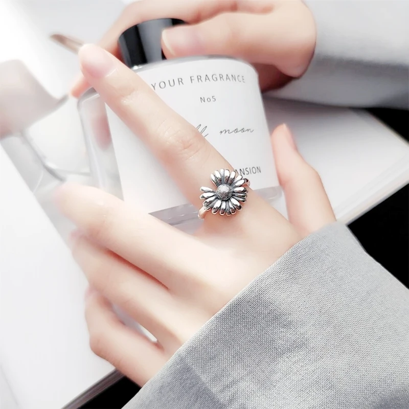 Retro Thai Silver Chrysanthemum Cool Literature 925 Sterling Silver Female Resizable Opening Rings RI573
Retro Thai Silver Chrysanthemum Cool Literature 925 Sterling Silver Female Resizable Opening Rings RI573