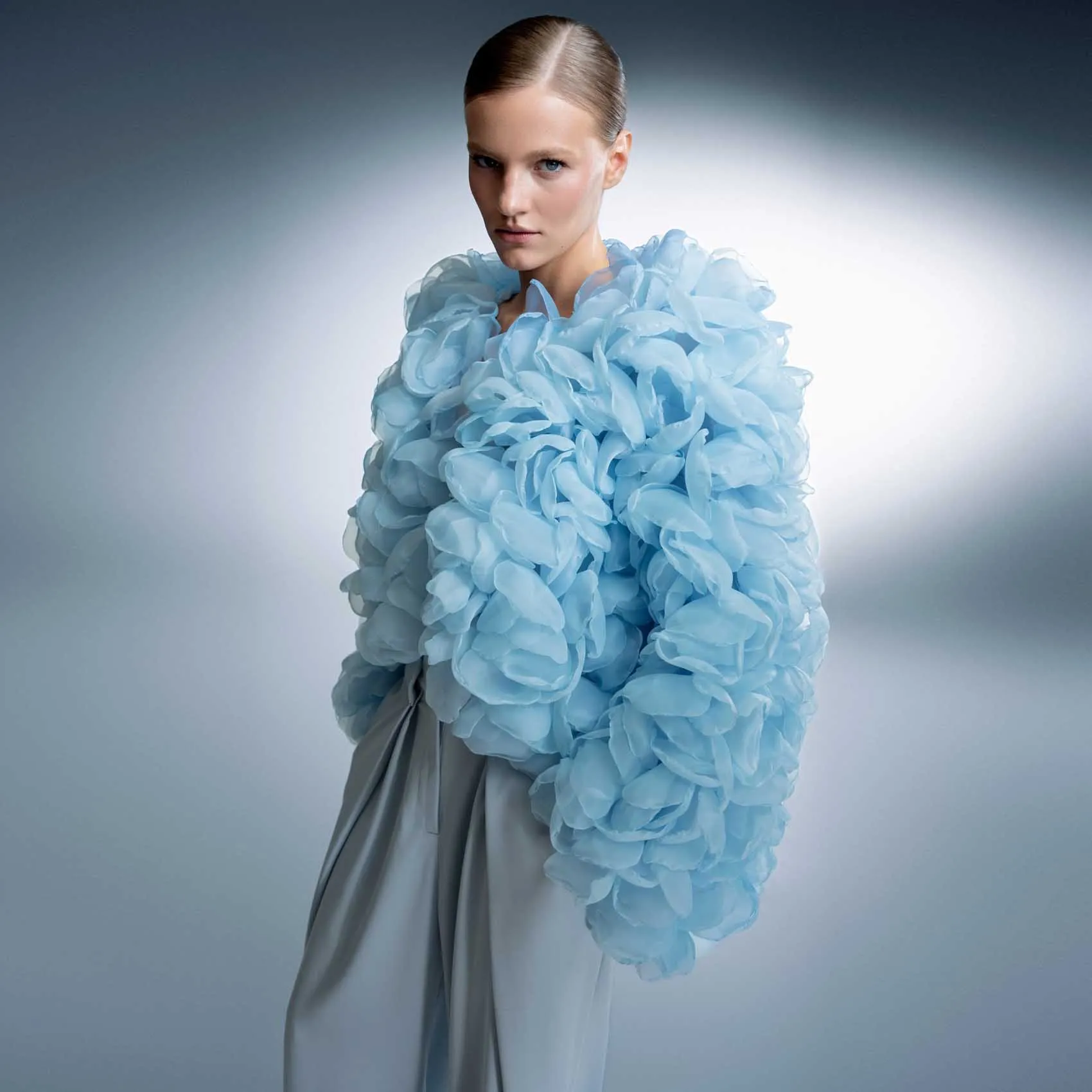 Chic Blue Floral Coat Women Photoshoot Jacket Short Top Lady Outwear Tiered Ruffle Flower Coat Ladies Outfit Shoot Props Custom
Chic Blue Floral Coat Women Photoshoot Jacket Short Top Lady Outwear Tiered Ruffle Flower Coat Ladies Outfit Shoot Props Custom