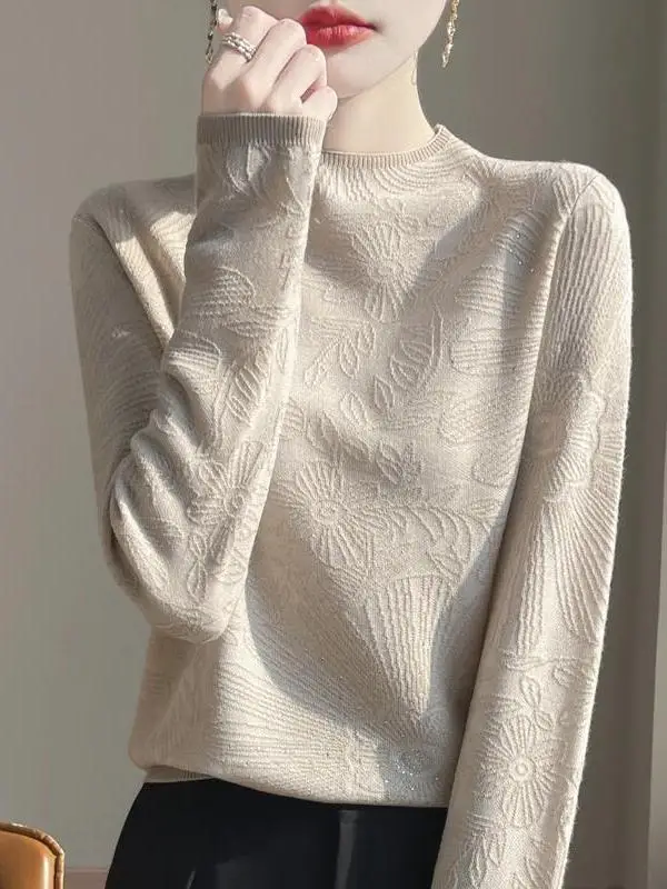 Warm Knitted Woolen Base irt Women's f High Collar Embroidered Texture Soft Korean Sle Long Sve Faionable Inner Wear
Warm Knitted Woolen Base irt Women's f High Collar Embroidered Texture Soft Korean Sle Long Sve Faionable Inner Wear