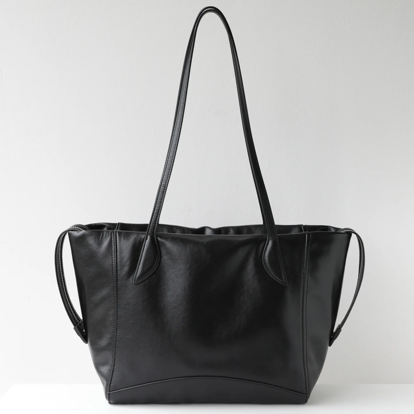 MOTINSOME Soft Vintage Vegetable Tanned Cowhide Bag Woman Commuter Tote Large Capacity Handbag Beige Shopper Totes 2026 New in
MOTINSOME Soft Vintage Vegetable Tanned Cowhide Bag Woman Commuter Tote Large Capacity Handbag Beige Shopper Totes 2026 New in