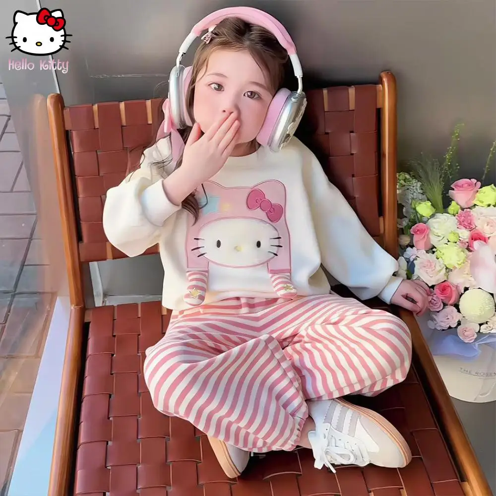 Осенний комплект одежды Hello Kitty для девочек, детский костюм Sanrio с мультяшным принтом и цветными блоками, длинные рукава и штаны, детский костюм в полоску
Осенний комплект одежды Hello Kitty для девочек, детский костюм Sanrio с мультяшным принтом и цветными блоками, длинные рукава и штаны, детский костюм в полоску