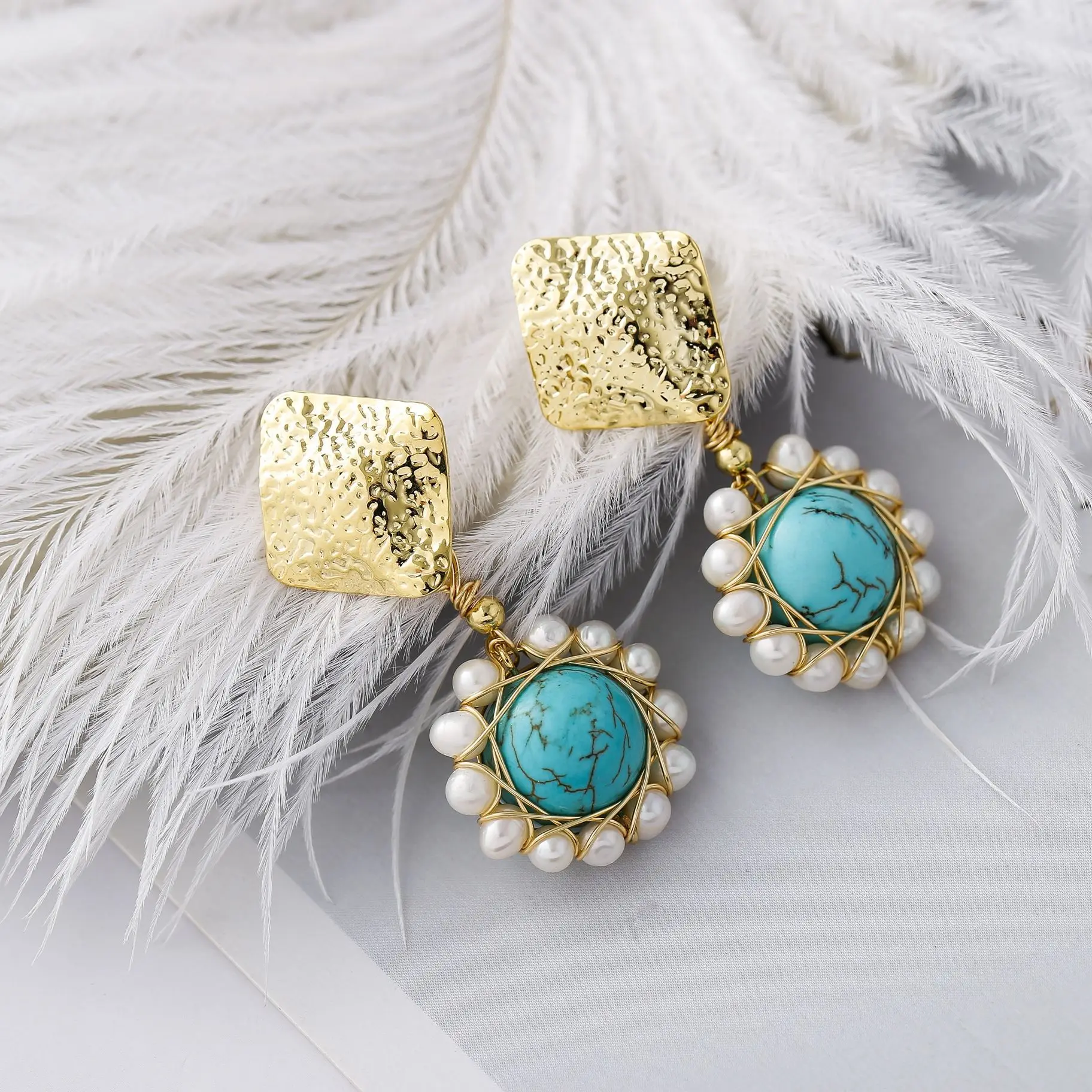Exaggerated Re-Cuban Lock Pearl Earrings Female Creative Heterosexual Wire Wrapped Around Turquoise Earrings серьги женские
Exaggerated Re-Cuban Lock Pearl Earrings Female Creative Heterosexual Wire Wrapped Around Turquoise Earrings серьги женские
