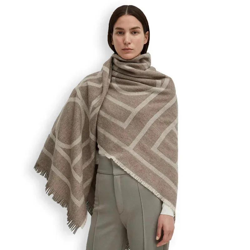 Женский шарф-накидка из имитации кашемира, двусторонний, с геометрическим узором, новая зимняя модель
Женский шарф-накидка из имитации кашемира, двусторонний, с геометрическим узором, новая зимняя модель