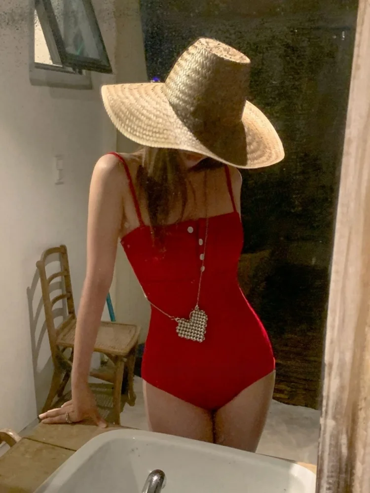Retro Red Sexy One-Piece e Swimsuit Women's Pure Desire Slimming Hot Spring Island Vaion Swimwear Casual Sle
Retro Red Sexy One-Piece e Swimsuit Women's Pure Desire Slimming Hot Spring Island Vaion Swimwear Casual Sle