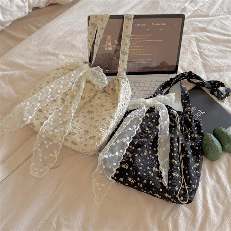 Retro Floral Lace Bow Drawstring Shoulder Bags Large Capacity Crossbody Bags Travel Portable Storage Bag Girly Fashion Bag Gifts
Retro Floral Lace Bow Drawstring Shoulder Bags Large Capacity Crossbody Bags Travel Portable Storage Bag Girly Fashion Bag Gifts