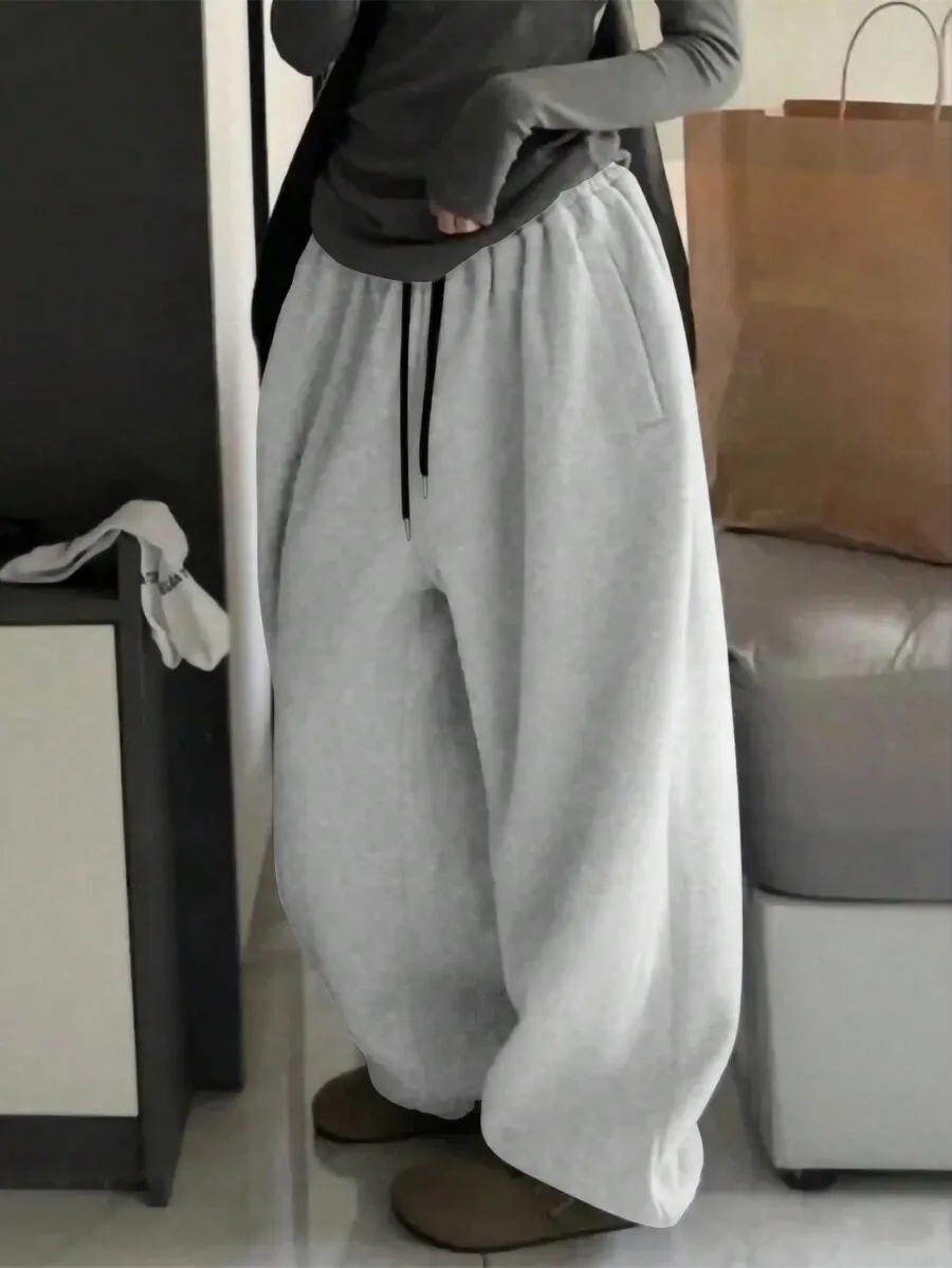 Women's Loose Elastic Waist Drawstring Harem Sweatpants with Pockets
Women's Loose Elastic Waist Drawstring Harem Sweatpants with Pockets