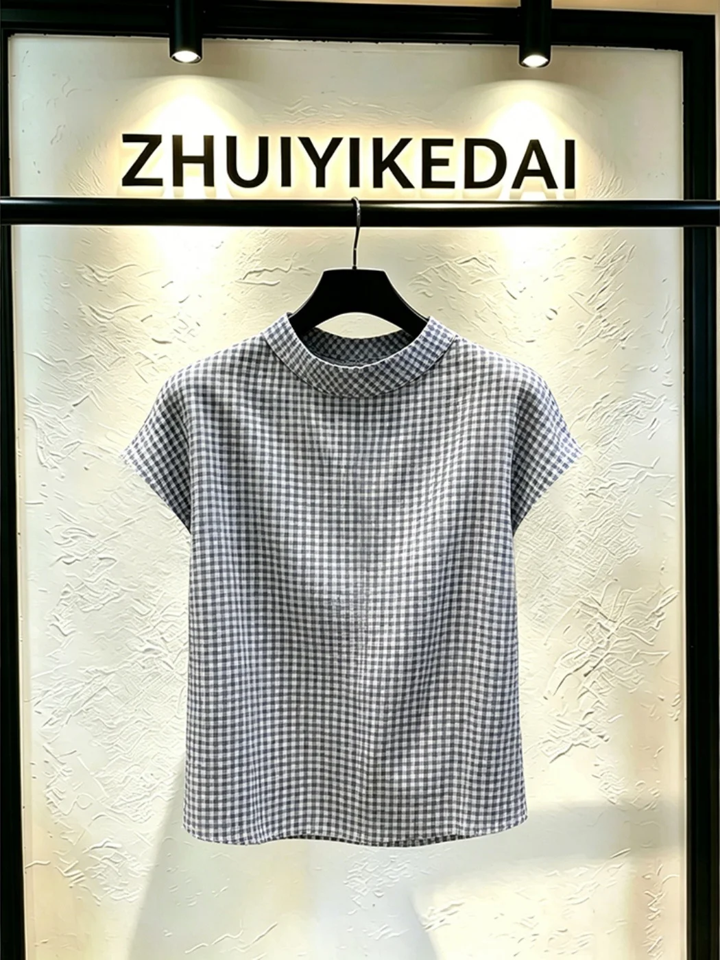 Retro Plaid Stand Collar Comfortable Commute Short Sleeve Casual Shirt Summer New Style Versatile Little Fly Sleeve Blouse
Retro Plaid Stand Collar Comfortable Commute Short Sleeve Casual Shirt Summer New Style Versatile Little Fly Sleeve Blouse